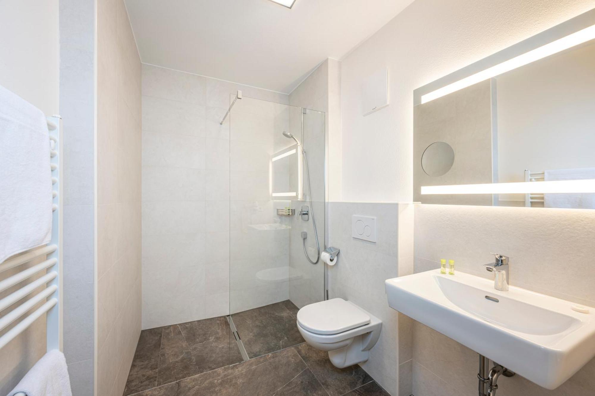 אונטרטאורן Ferienhotel Gasthof Zur Post מראה חיצוני תמונה